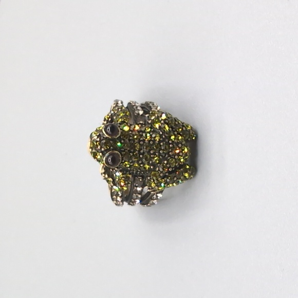 Heidi Daus| Green Rhinestone Frog Brass Toned Ring - Picture 9 of 10